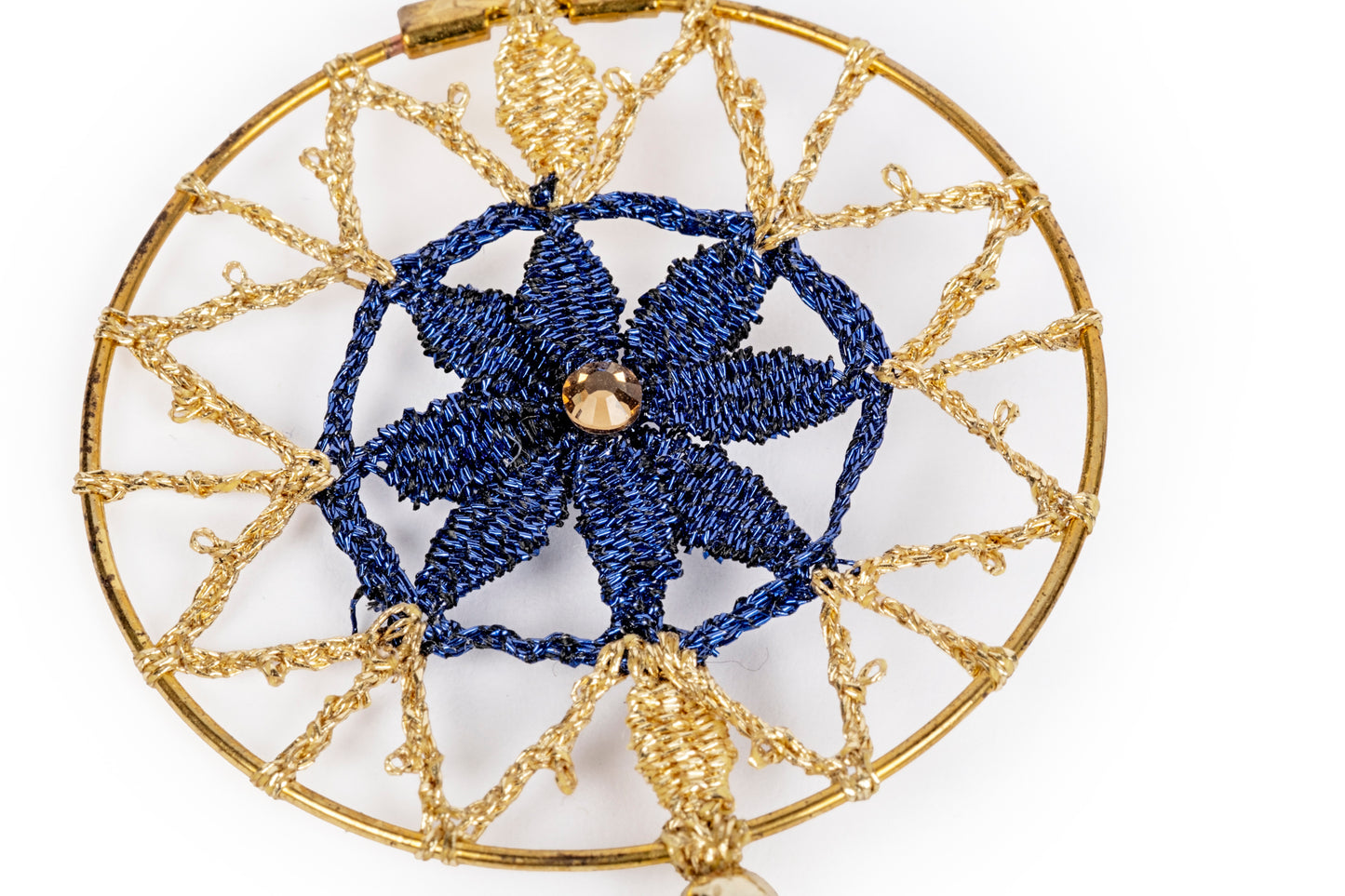 Orecchini pendenti in merletto blu metallizzato