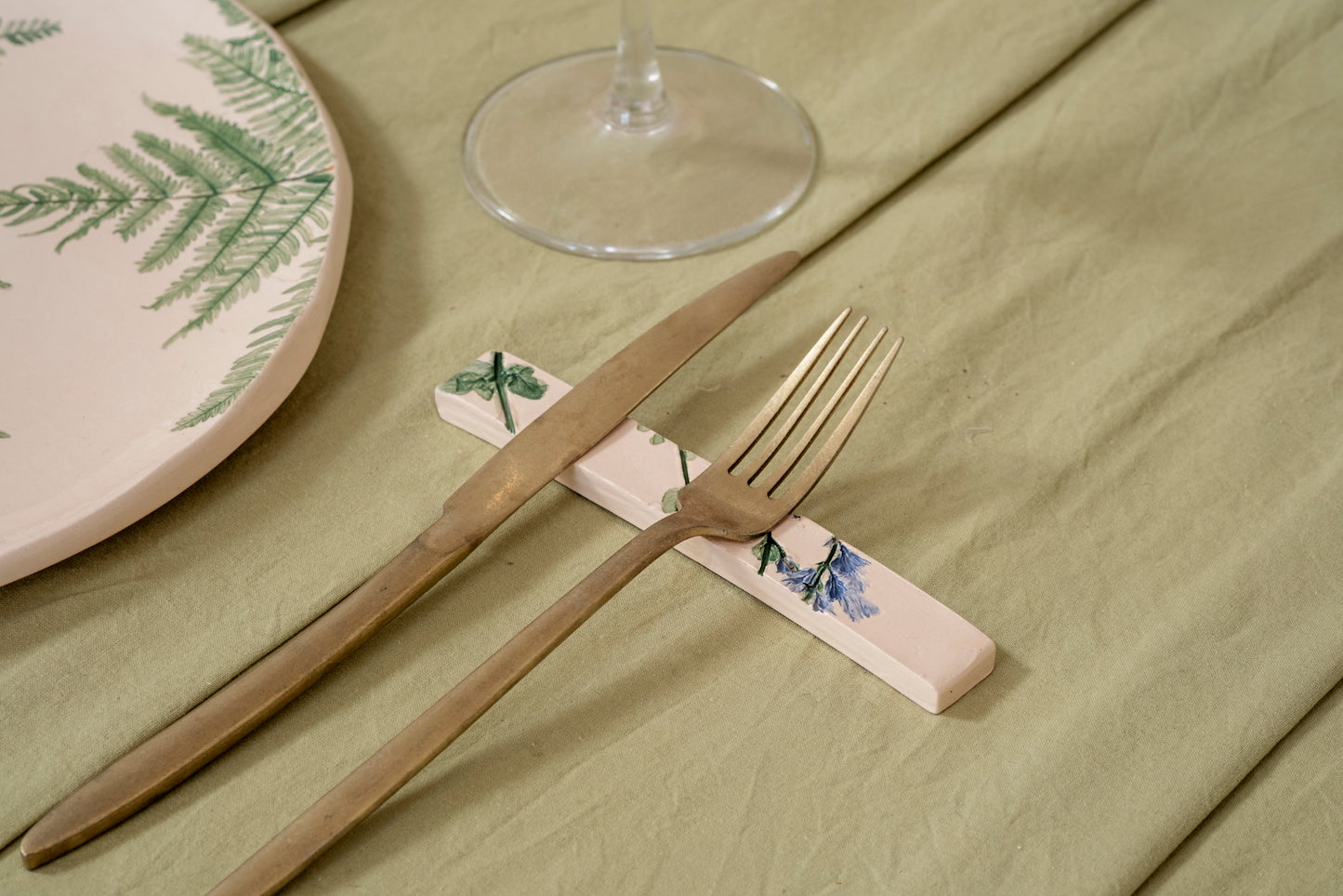 Botanical cutlery rests or place card holders (6 pieces)