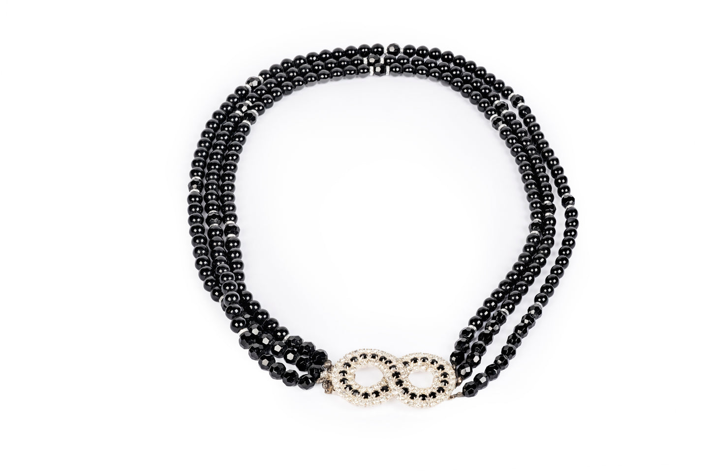 Collana tre fili con centrale cristalli bianchi e neri