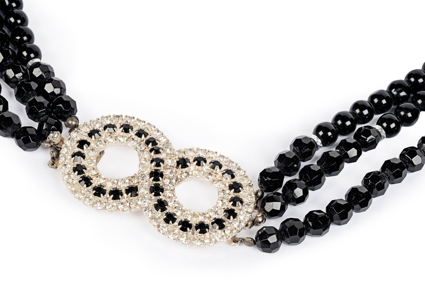 Collana tre fili con centrale cristalli bianchi e neri