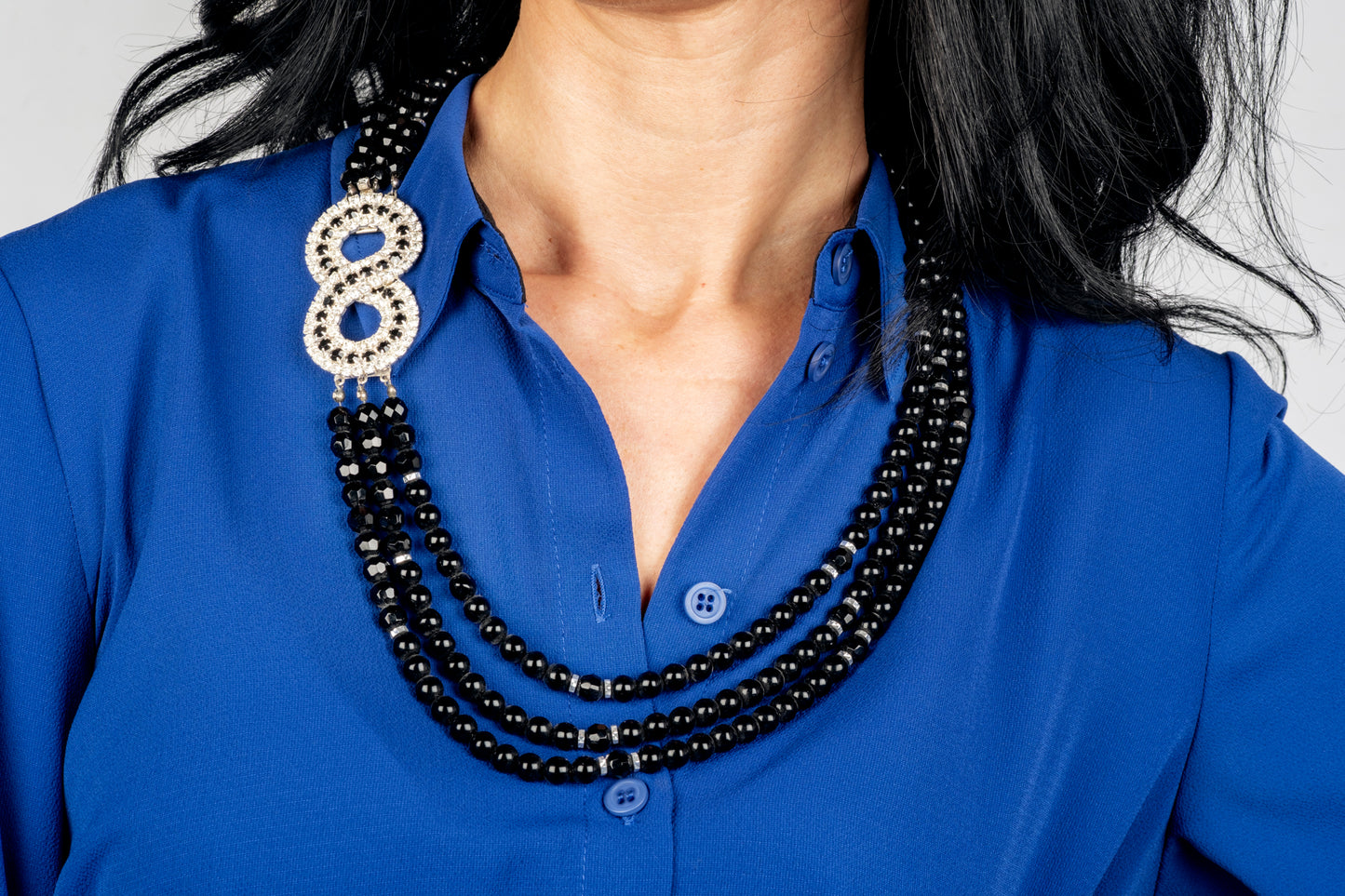 Collana tre fili con centrale cristalli bianchi e neri
