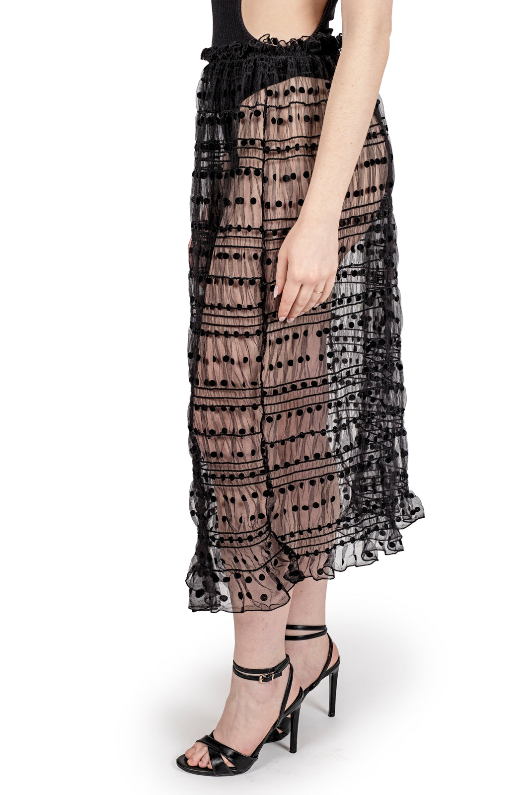 Gonna Nebula, Layering in Tulle Plumetis e Ricami Deadstock