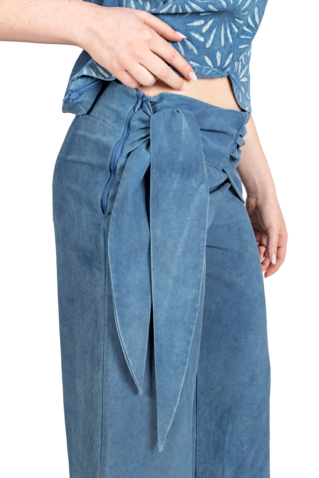 Completo Indigo Soul, shantung di seta a tintura naturale