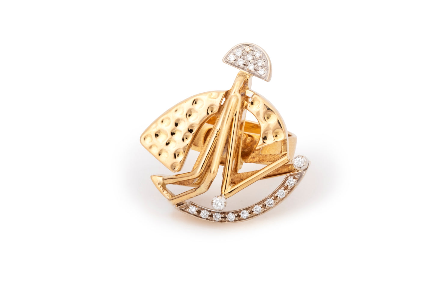 Anello scultura in oro giallo e diamanti