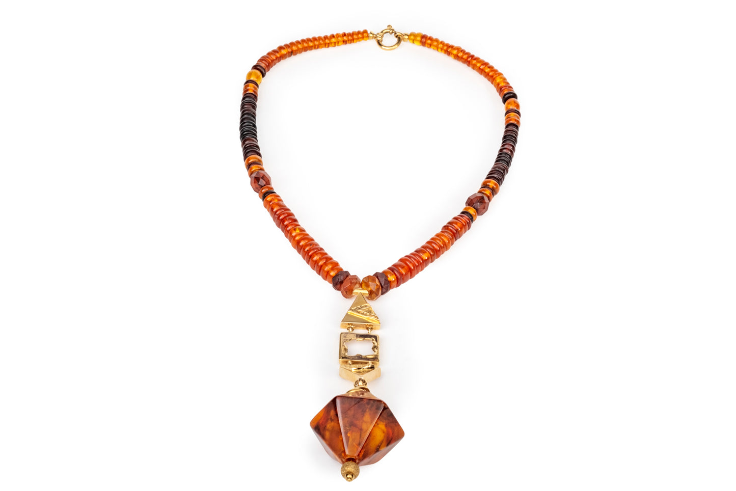 Collana in ambra con centrale in ambra e oro giallo