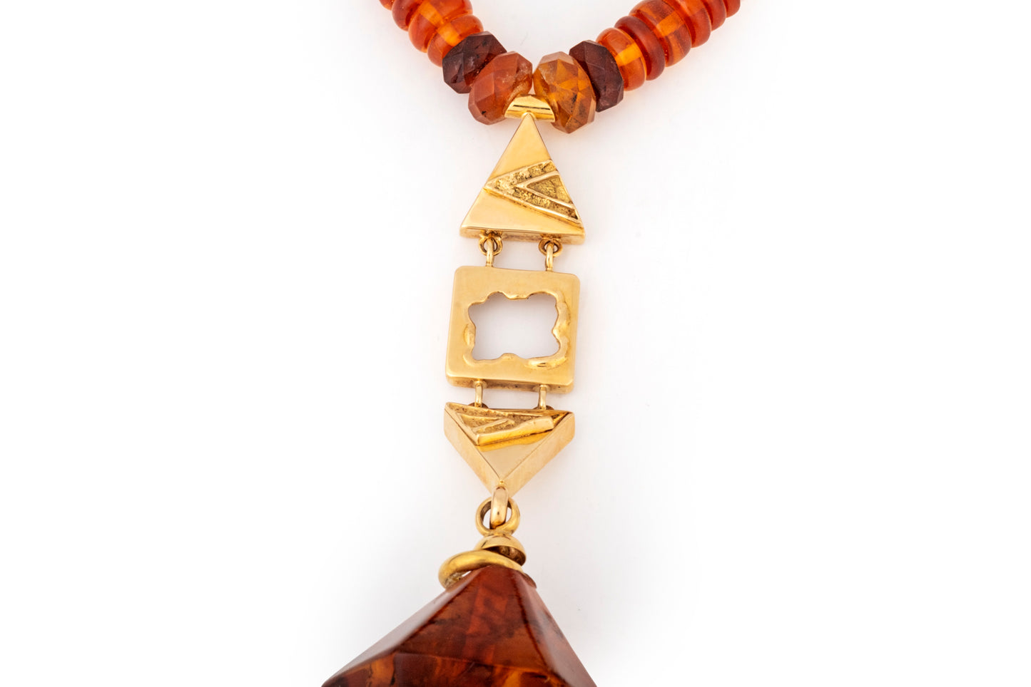 Collana in ambra con centrale in ambra e oro giallo