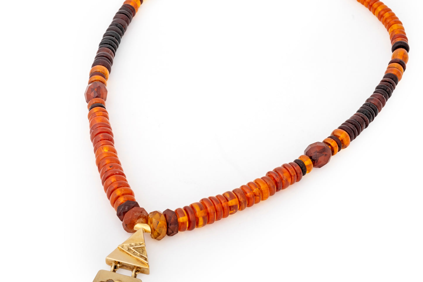 Collana in ambra con centrale in ambra e oro giallo